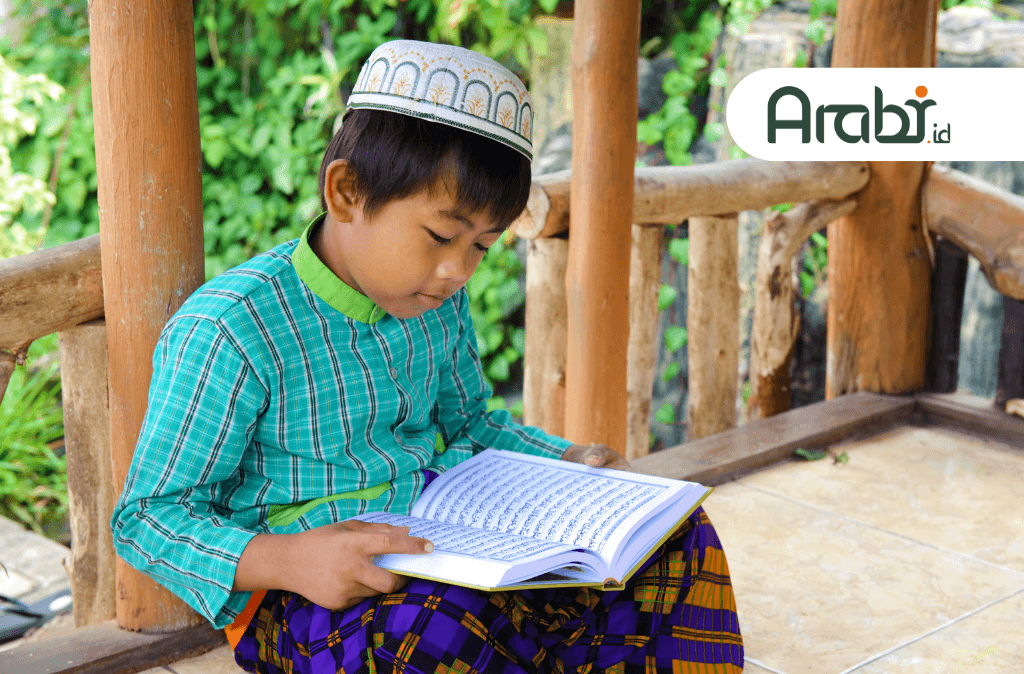 Anak belajar di kursus Tahfidz Al-Quran Indonesia